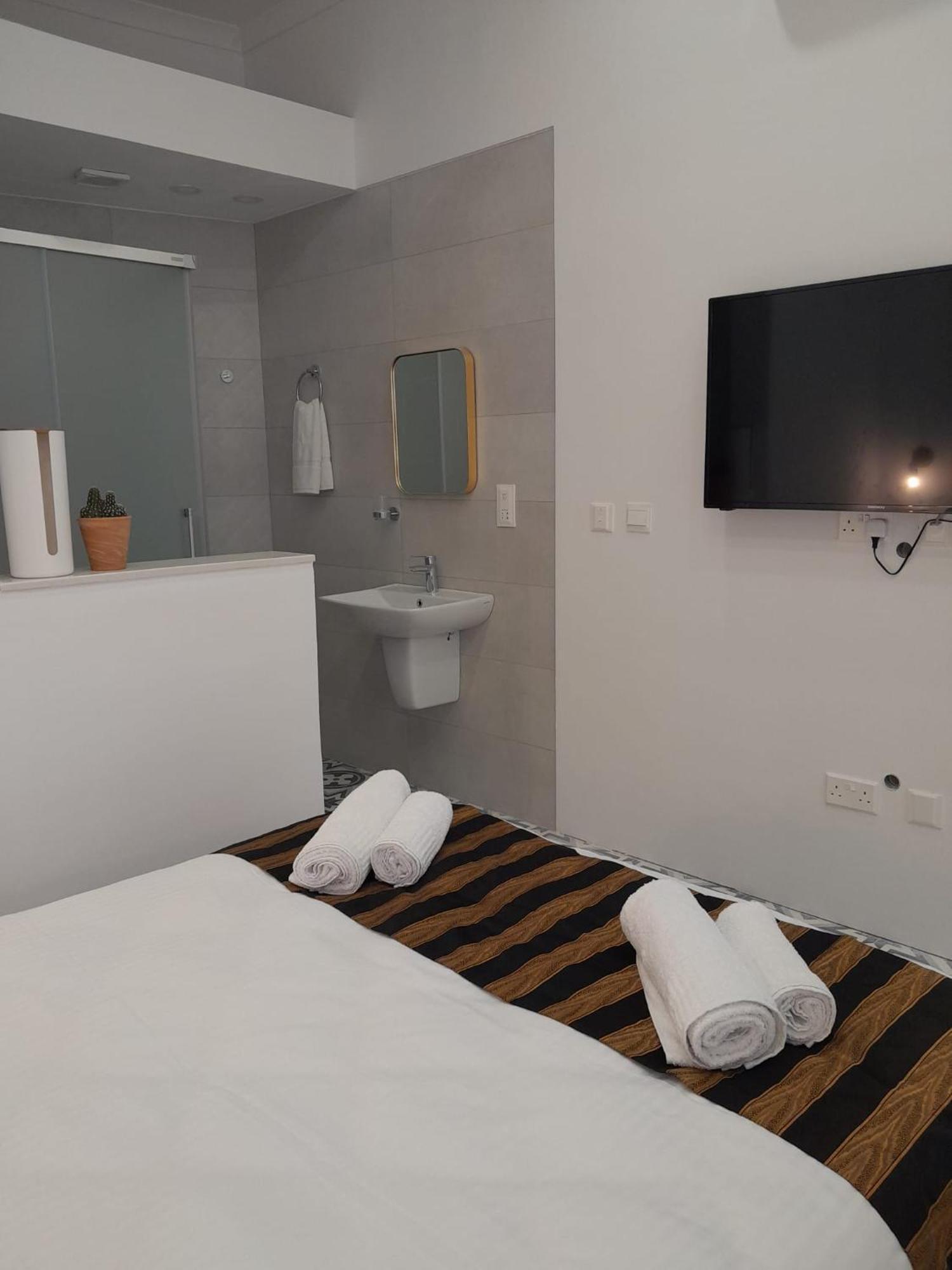 Charming Town House In Cospicua, Valperga Rooms Bagian luar foto