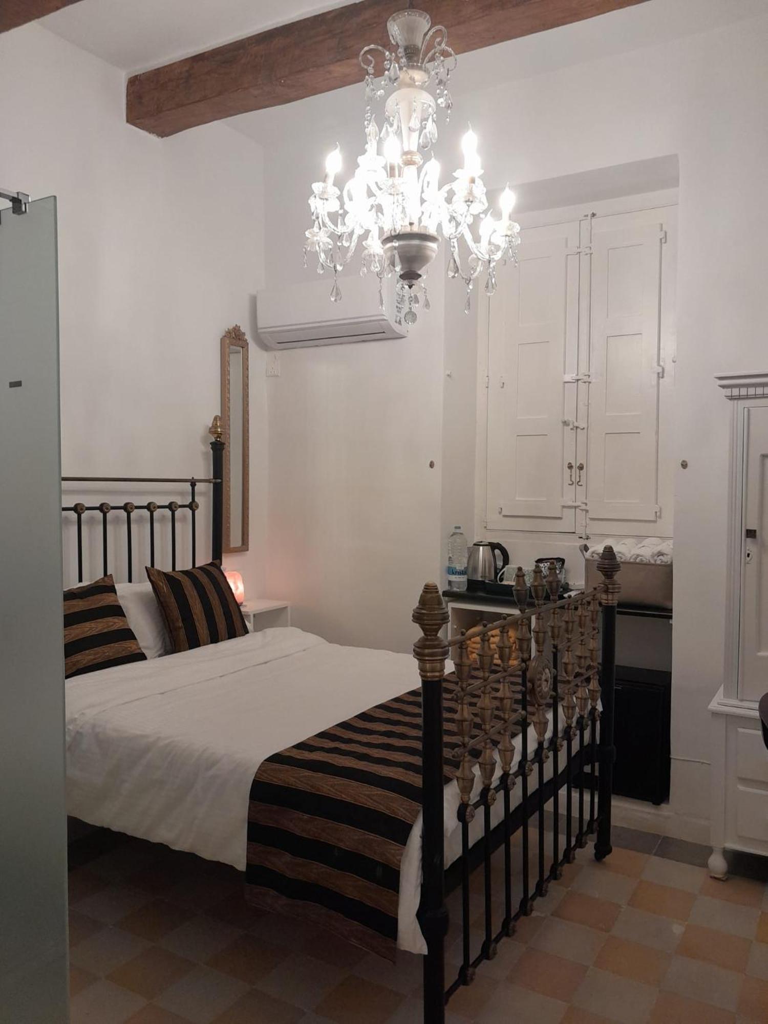 Charming Town House In Cospicua, Valperga Rooms Bagian luar foto