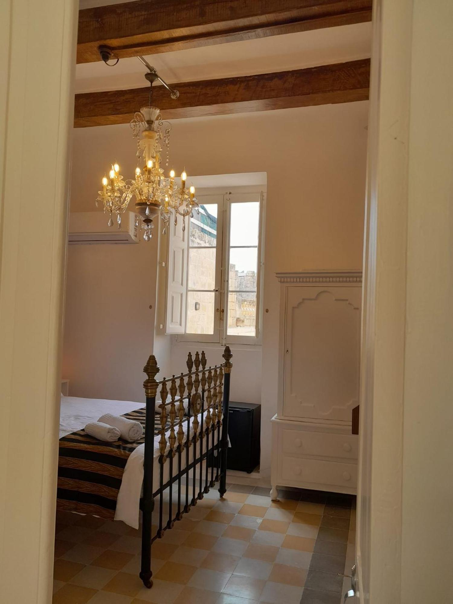 Charming Town House In Cospicua, Valperga Rooms Bagian luar foto