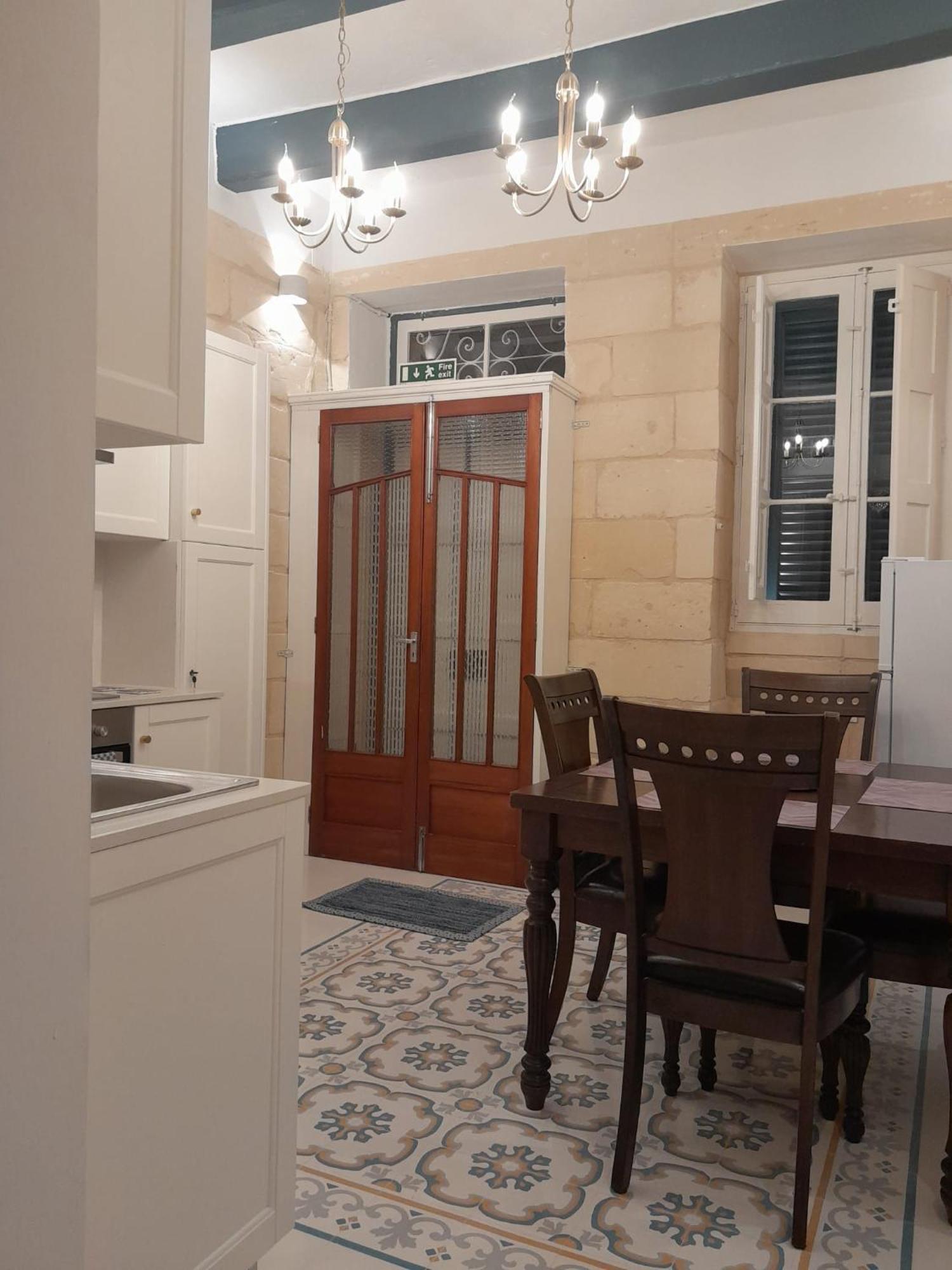 Charming Town House In Cospicua, Valperga Rooms Bagian luar foto