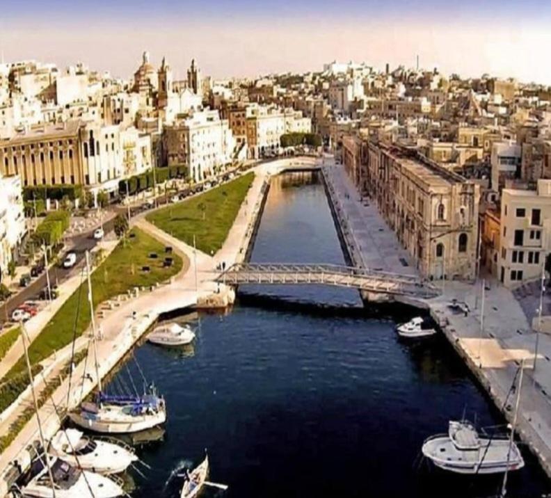 Charming Town House In Cospicua, Valperga Rooms Bagian luar foto